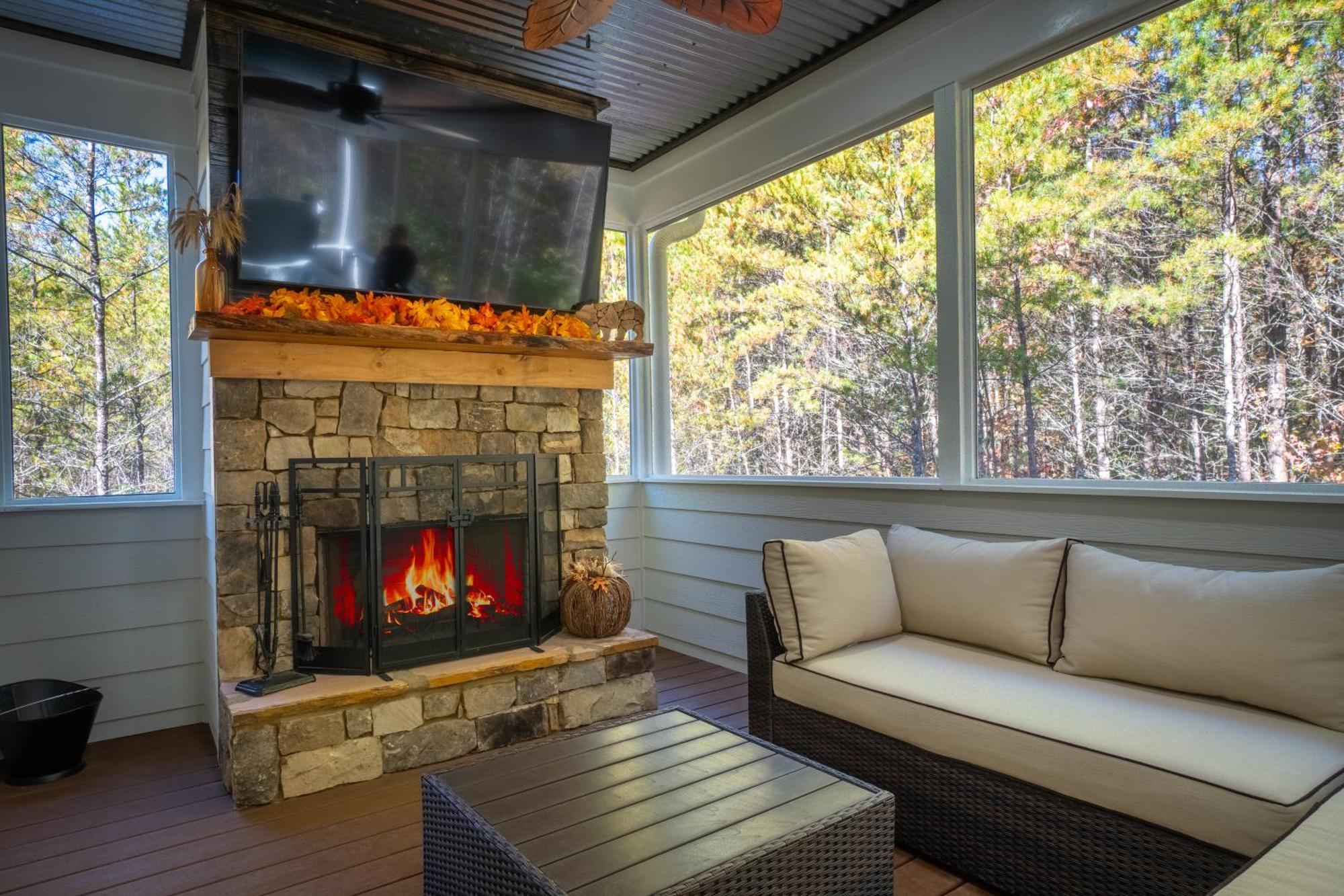 Par-Tee Haus I- Game Room & Hot Tub-Walk To Helen Εξωτερικό φωτογραφία