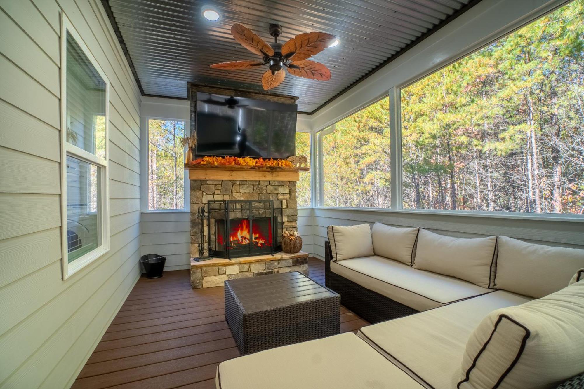 Par-Tee Haus I- Game Room & Hot Tub-Walk To Helen Εξωτερικό φωτογραφία